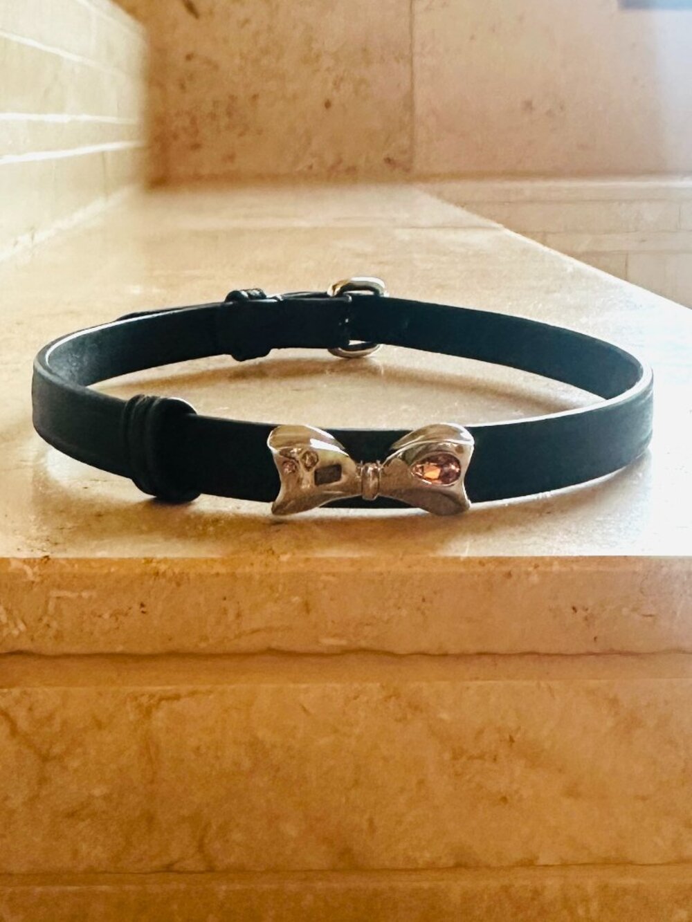 COACH BLACK LEATHER CHOKER WITH SILVER BOW